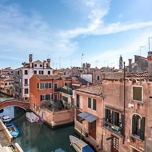 Apartment Dimora Sant'andrea Canal View, Venice